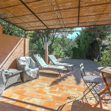 Lovely In Grimaud Near Seabeach Hébergement de vacances Saint-Tropez