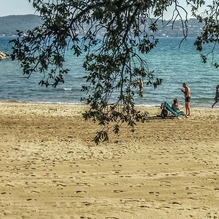 Lovely In Grimaud Near Seabeach Hébergement de vacances Saint-Tropez